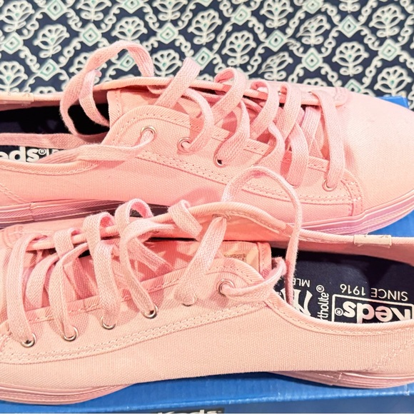 Women's New York Yankees Keds Pink Triple Kick Blush Shoes - Picture 6 of 10